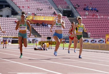 Tampere, Finlandiya, 11 Temmuz: Jarmillia Murphy Knight, Viivi Lehikoinen, Ruta Okulic 400 metre engelli IAAF Dünya U20 Şampiyonası Tampere, Finlandiya için 11 Temmuz, 2018 çalıştırmak için Kazarinait