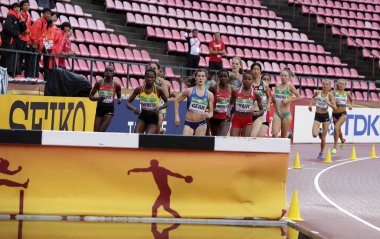 Tampere, Finlandiya, Temmuz 13: 13 Temmuz, 2018 Tampere, Finlandiya için IAAF Dünya U20 Şampiyonası'nda 3000 metre hendekli çalışan sporcular.