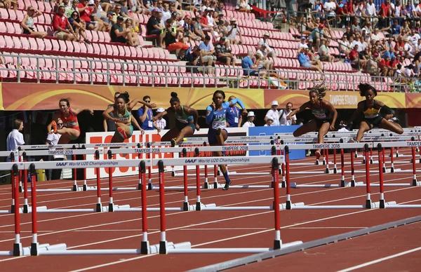 Tampere, Finlandiya, 14 Temmuz: 100 metre engellide yarı final IAAF Dünya U20 Şampiyonası Tampere, Finlandiya için 14 Temmuz, 2018 çalıştırmak için Athlets.