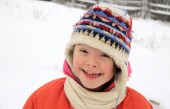 Portrét krásné holčičky v zimě