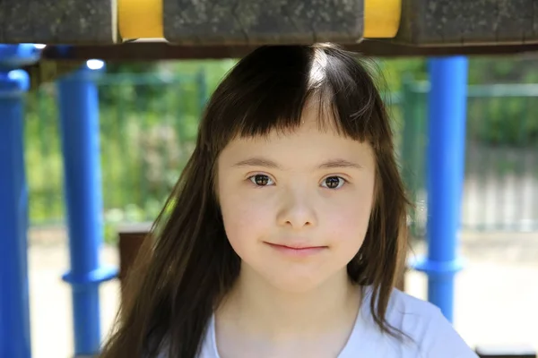 Retrato Menina Parque — Fotografia de Stock