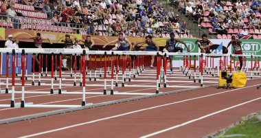 Tampere, Finlandiya, 11 Temmuz: Sporcular üzerinde 110 metre engelli erkekler yarı - Tampere, Finlandiya 11 Temmuz, 2018 IAAF Dünya U20 şampiyonada final.