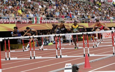 Tampere, Finlandiya, 11 Temmuz: Sporcular üzerinde 110 metre engelli erkekler yarı - Tampere, Finlandiya 11 Temmuz, 2018 IAAF Dünya U20 şampiyonada final.