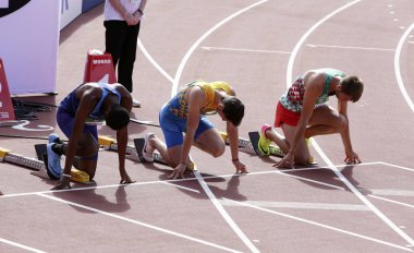 Tampere, Finlandiya, 11 Temmuz: Cory Poole (ABD), Andriy Vasylevskyy (Ukrayna), Stanislav Stankov (Bulgaristan) 110 metreler IAAF Dünya U20 Şampiyonası Tampere, Finlandiya için üzerinde 11 Temmuz, 2018 Engelli.