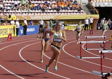 Tampere, Finlandiya, 11 Temmuz: Sylvia Schulz ve Brooke 400 metre engellide ısıtır IAAF Dünya U20 Şampiyonası Tampere, Finlandiya için 11 Temmuz, 2018 çalışan Jaworski.