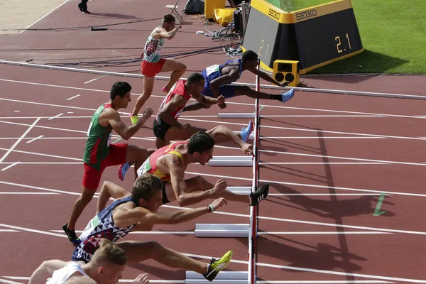 Tampere Finlândia Julho Atletas Correndo 110 Metros Barreiras Aquece Campeonato — Fotografia de Stock