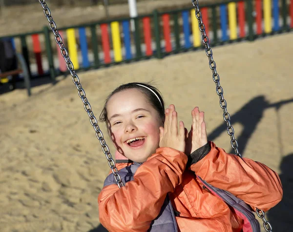 Portrait Belle Fille Sur Terrain Jeu — Photo