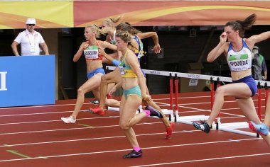 Tampere, Finlandiya, 12 Temmuz: Tampere'de düzenlenen Iaaf Dünya U20 Şampiyonası'nda 100 metre engelli koşan atletler, Finlandiya 12 Temmuz 2018