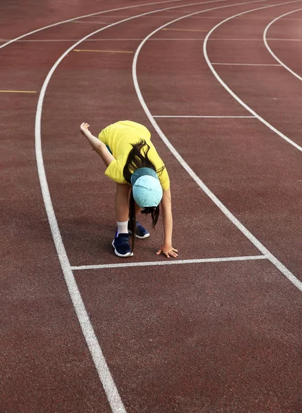 Meisje Veel Plezier Het Stadion Stockfoto