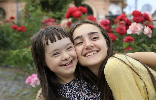 Momenti Felici Famiglia Nel Parco — Foto Stock