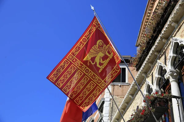 Drapeau Venise Dans Bâtiment Vénitien — Photo