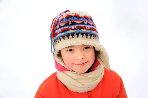 Портрет Красивой Маленькой Девочки Зимой — стоковое фото