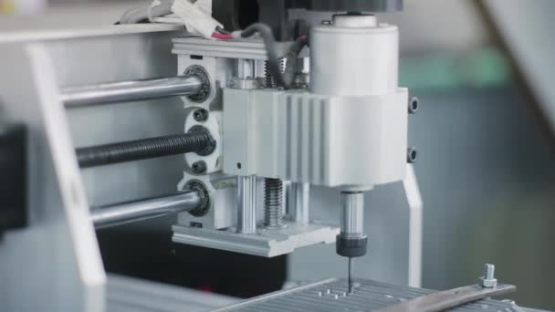 Máquina de trituração CNC para metalurgia — Vídeo de Stock