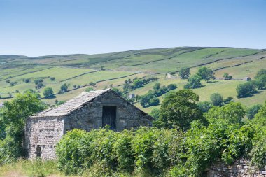 Yorkshire Dales taşlı ön planda Bina çiftlik