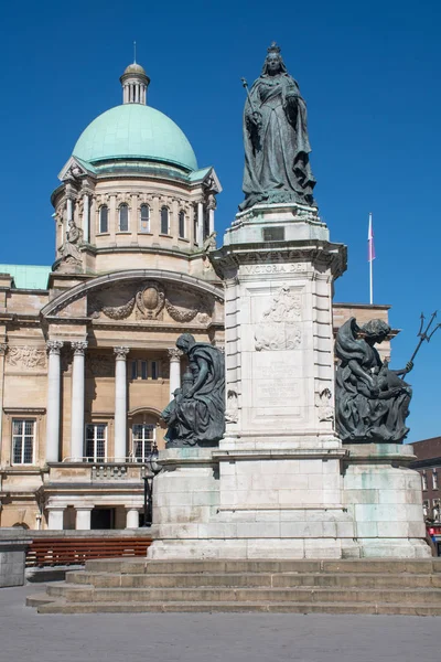 Hull City Hall with Queen Victoria statue in foreground