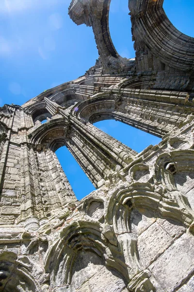 Łuki Ruiny Opactwa Whitby Ustawiona Pod Kątem — Zdjęcie stockowe