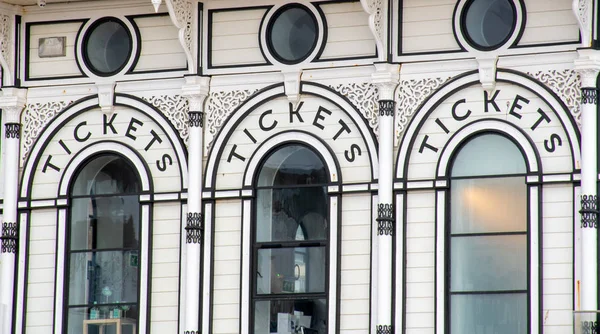 Zwart Wit Ticket Booth — Stockfoto