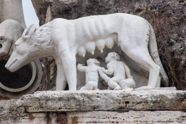 Romulus heykeli ve Roma 'nın kurucuları kurttan besleniyor.