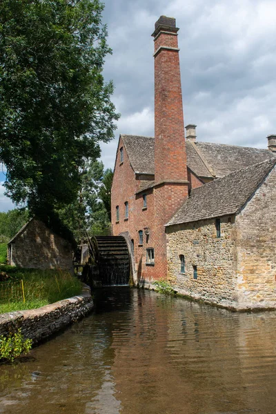 Traditionelle Englische Wassermühle Bach — Stockfoto