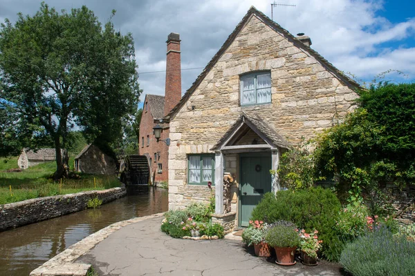 Lower Slaughter Oxfordshire Juli 2020 Traditionelle Wassermühle Cotswolds — Stockfoto