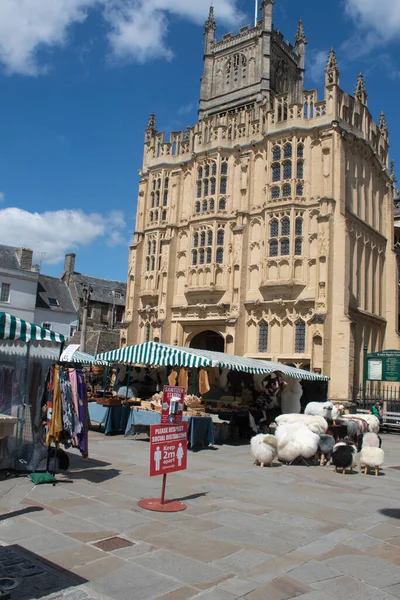 Cirencester Glocestershire Lipca 2020 Rynek Karty Cirencester Przed Kościołem — Zdjęcie stockowe