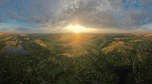 魔法の田園地帯の夕日 ストック画像