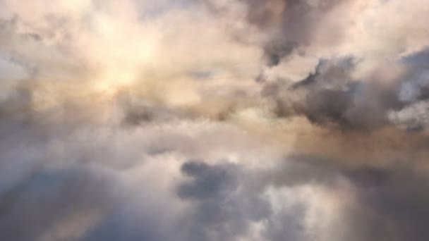 Voando Através Das Nuvens — Vídeo de Stock