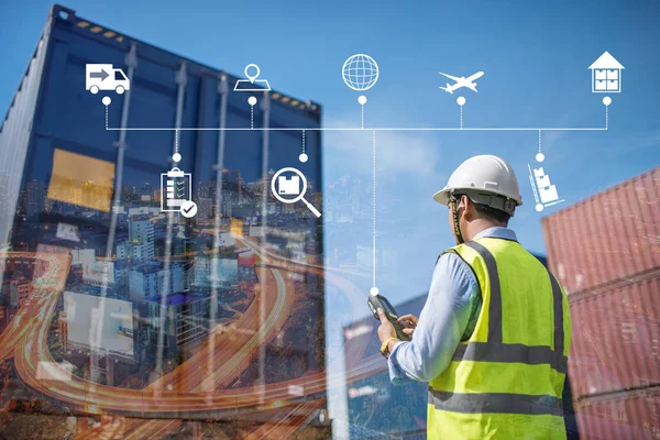 Foreman kontrol, kargo nakliye gemisinden ithalat için konteynır kutusu yüklüyor. Ustabaşı, sanayi konteynır nakliye gemisini kontrol ediyor..