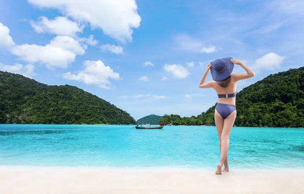 Woman Bikini Stand Alone Beach Happily — Stock Photo, Image