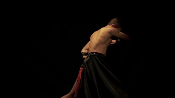 Sexy hombre danza — Vídeo de stock