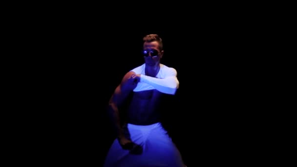 Sexy muž je tanec — Stock video