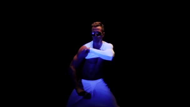 Sexy homme danse — Video