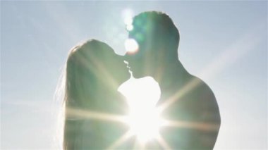 Sevgili Güneş arka planda