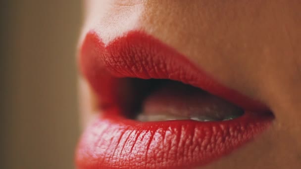 Zmysłowy womans czerwone usta — Wideo stockowe