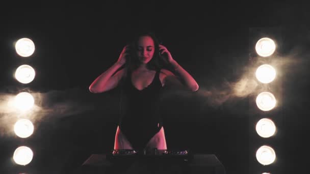 Girl DJ in headphones playing on turntables — Stock Video