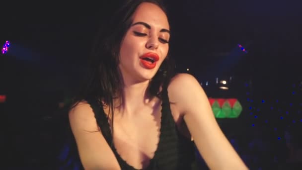 Sexy girl DJ in night club — Stock Video