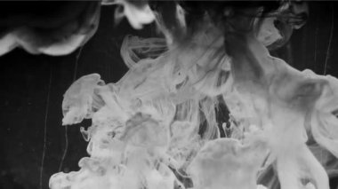 Soyut mürekkep su akan