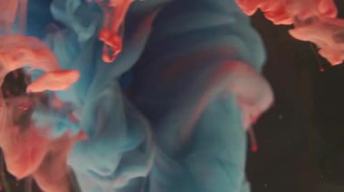 Suda dönen soyut renkli boya