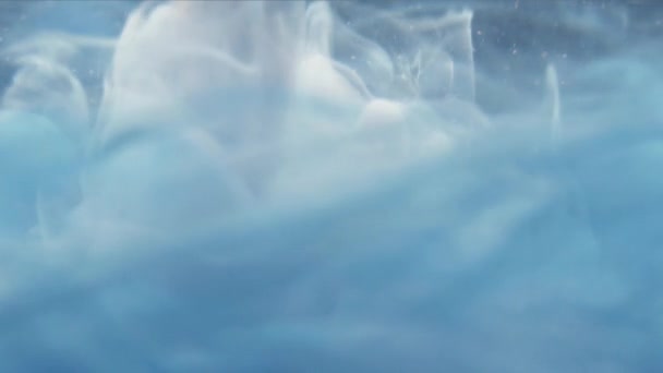 Encre abstraite tournant dans l'eau 