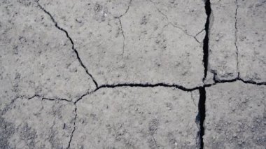 kırık bir çölde karaya