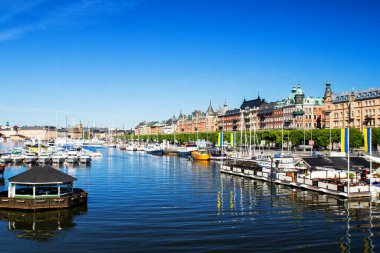 STOCKHOLM - 16 Haziran 2011 'de Stockholm' de Kungsholmen Adası Panoraması. Kungsholmen Adası, Riddarfjarden Kanalı 'nın karşısındaki Sodermalm Adası' ndan görüldü..