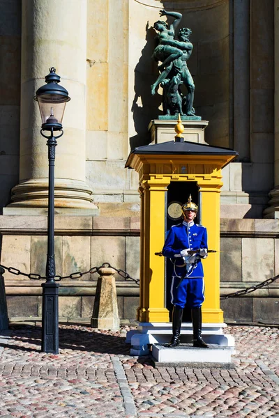 Stockholm Suécia Junho Guarda Real Protegendo Palácio Real Estocolmo Junho — Fotografia de Stock