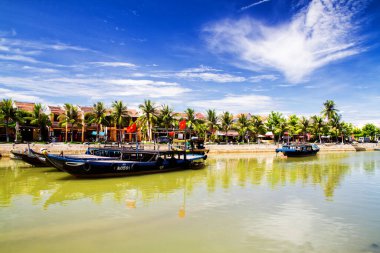 EDİTORİAL! Hoi An, Vietnam limanına demirlemiş tekneler..