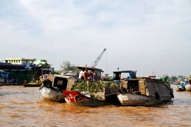 Can THO, VİETNAM - 14 SEP 2011 Mekong Nehri deltasında yüzen pazar. Cai Rang ve Cai Be pazarları yerel halk ve turistler arasında çok popüler..