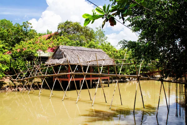 Pobre Cabaña Con Cenador Puente Delta Del Mekong Vietnam — Foto de Stock