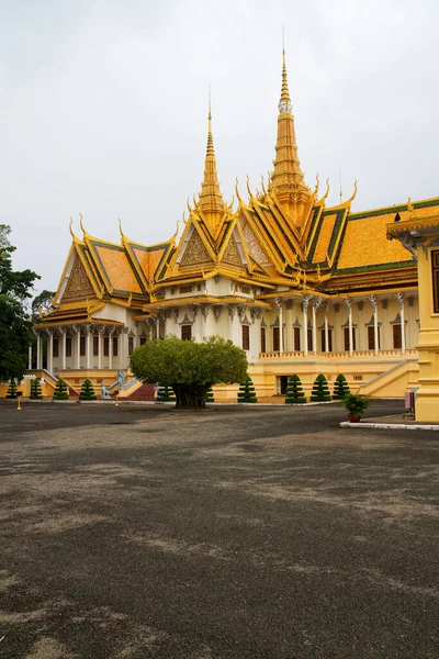 Phnom Penh Cambogia Setembro Palácio Real Complexo Edifícios Que Serve — Fotografia de Stock