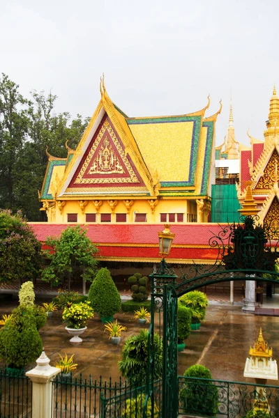 Phnom Penh Cambogia Setembro Palácio Real Complexo Edifícios Que Serve — Fotografia de Stock