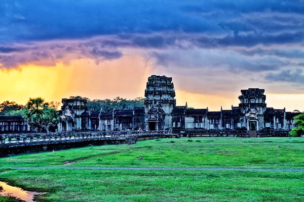 Angkor Wat Tempel Het Voormalige Khmer Rijk Bij Dramatische Zonsondergang — Stockfoto