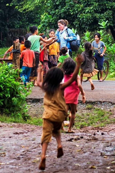 Plateau Bolaven Lao Septiembre Los Niños Identificados Reciben Caramelos Dulces —  Fotos de Stock