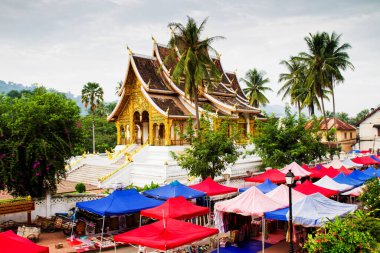 Laos, Luang Prabang Kraliyet Sarayı Müzesi 'ndeki tapınak..